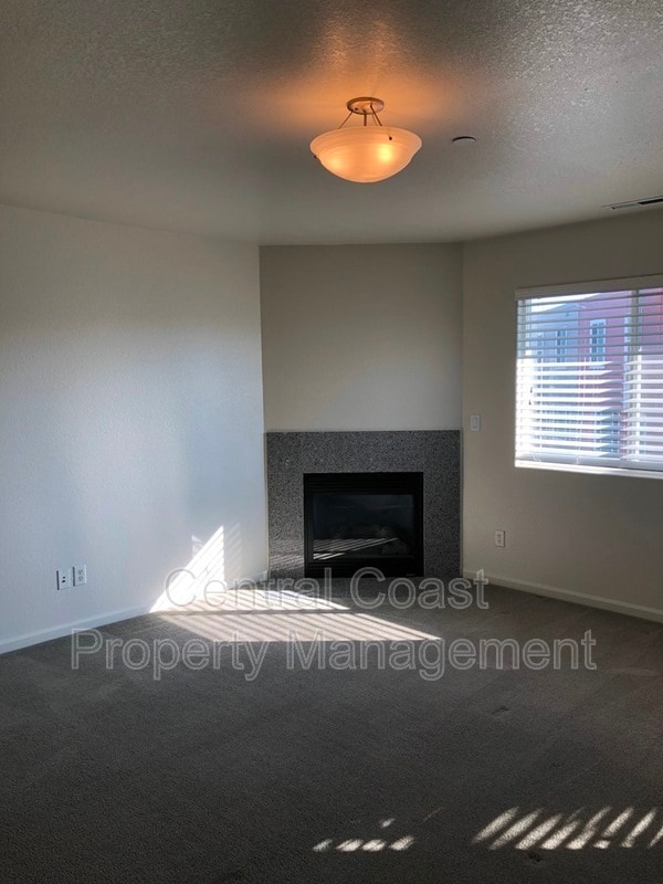 Building Photo - 10 Carmel Cir