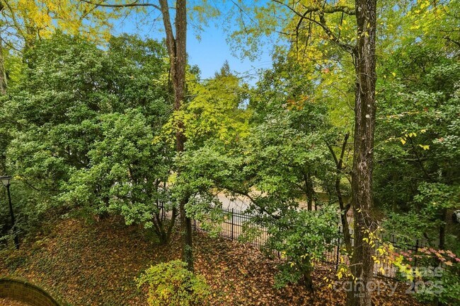 Building Photo - 2500 Cranbrook Ln