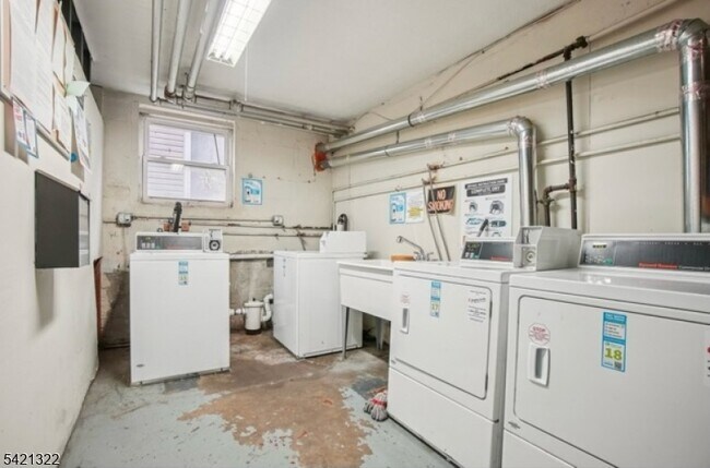 Building Photo - 59 Brighton Ave