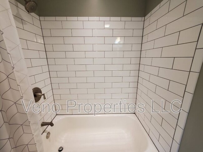 Building Photo - 66 Plaza Ave