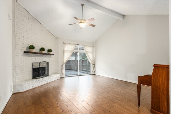 Building Photo - 910 Fleetwood Pl Dr