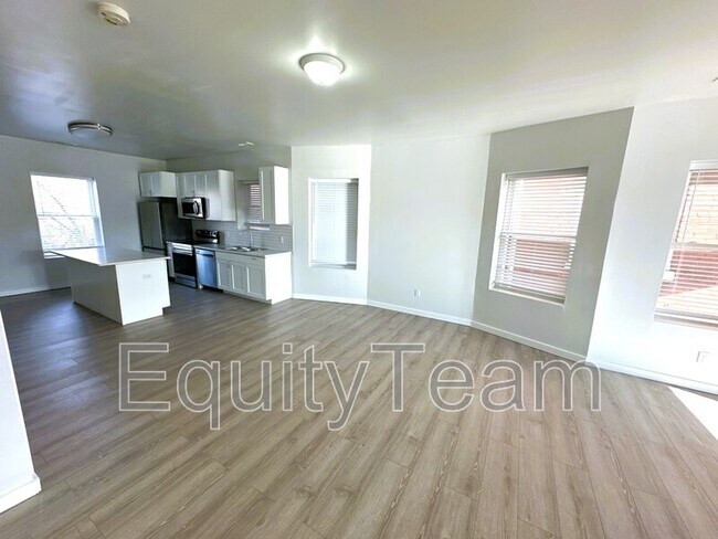 Building Photo - 6012 Prentice St