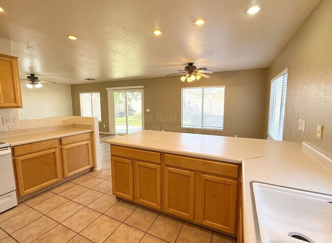 Building Photo - 10306 E Delta Ave