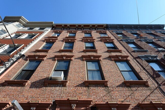 Building Photo - 203 Madison St