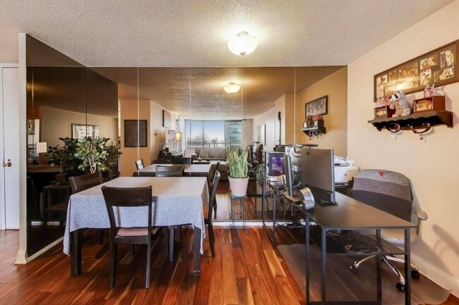 Building Photo - 3150 N Sheridan Rd