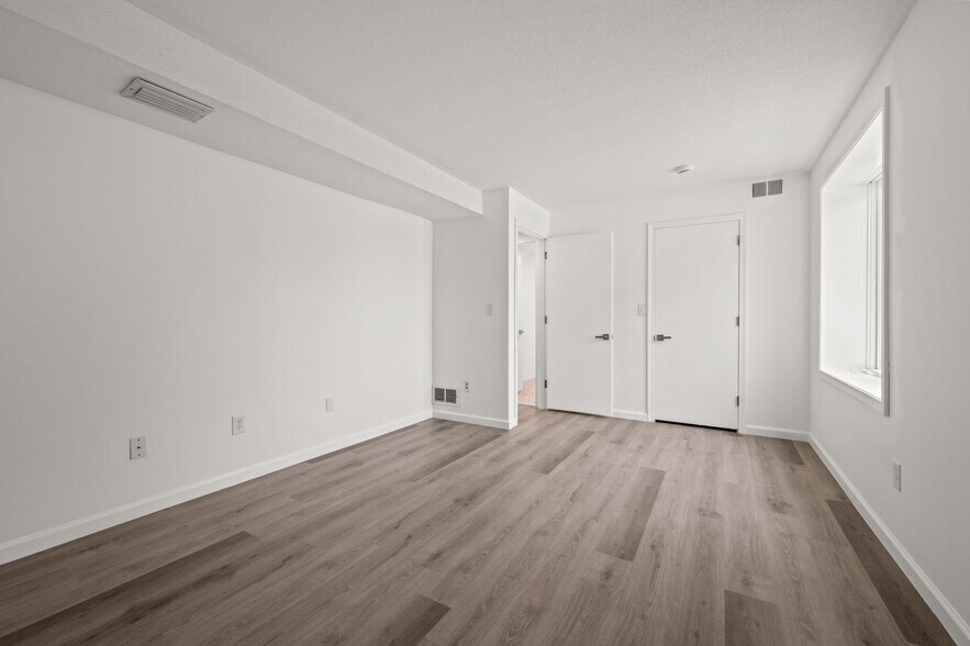 Building Photo - 20 Little Oak Ln