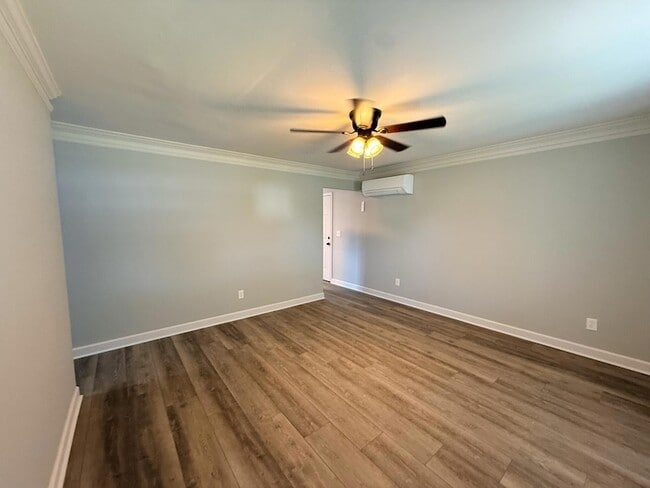 Building Photo - 205 Robert E Lee St