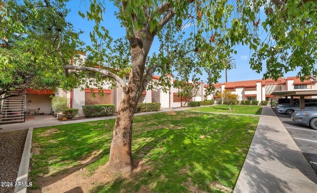 Building Photo - 4211 E Palm Ln