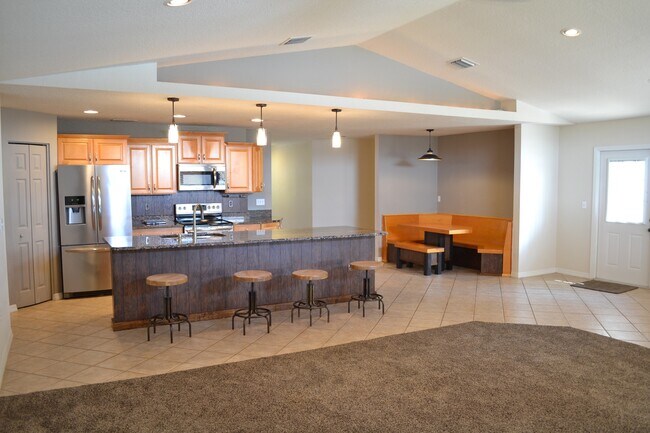 Building Photo - 26 Ocale Way S