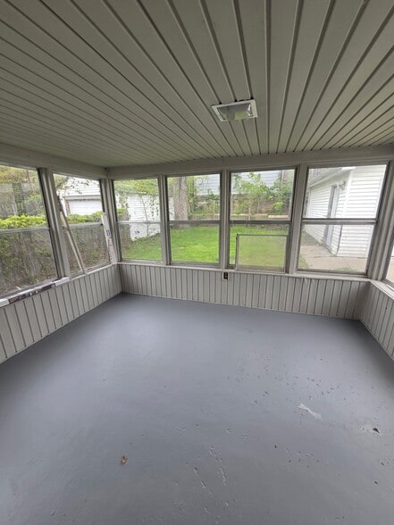 Building Photo - 2428 Norbert St