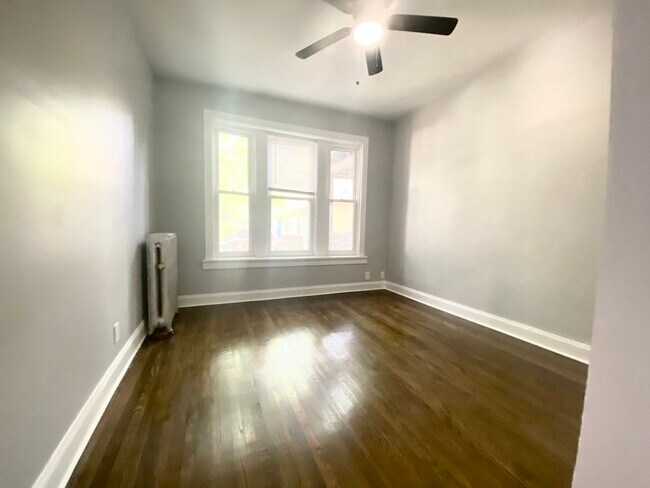 Building Photo - 1253 W Rosemont Ave