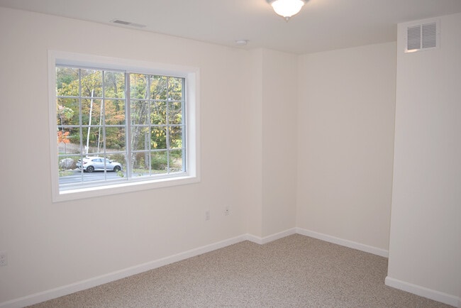 Building Photo - 13 Highland Ave