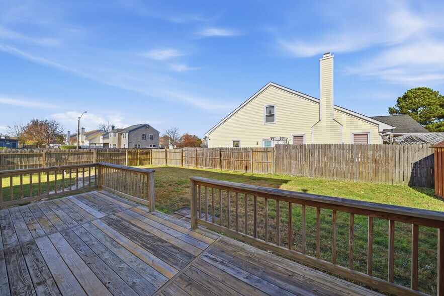 Building Photo - 4732 Brompton Dr