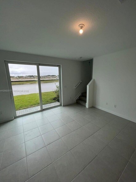 Building Photo - 212 SE Woodbark St