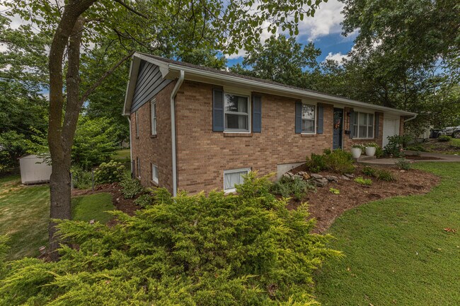 Building Photo - 3312 Lynnwood Dr