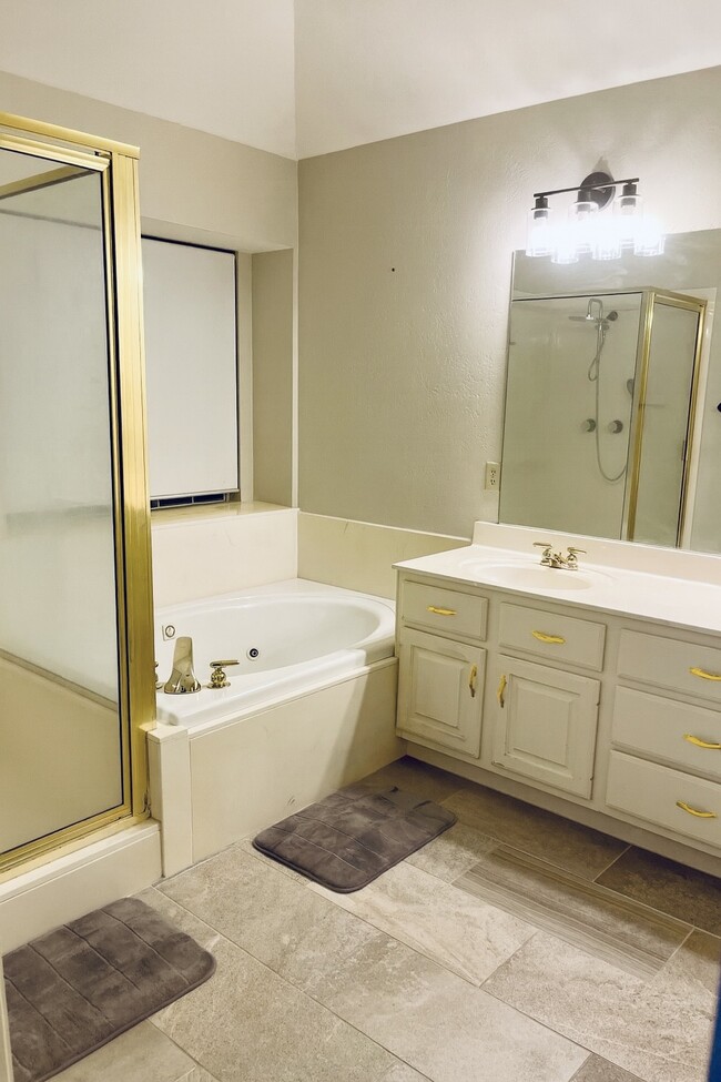 Building Photo - 304 Gleeson Ct