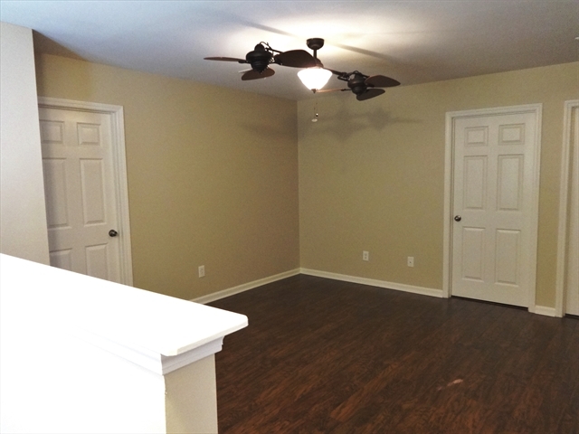 Building Photo - 103 Surlington Dr
