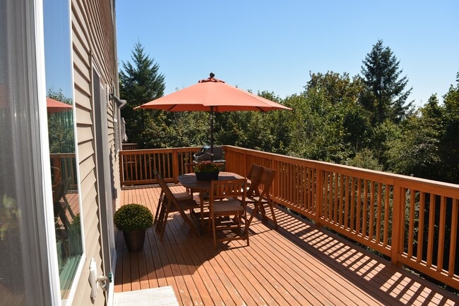 Building Photo - Amazing 4 bedroom home on Tumwater Hill!!