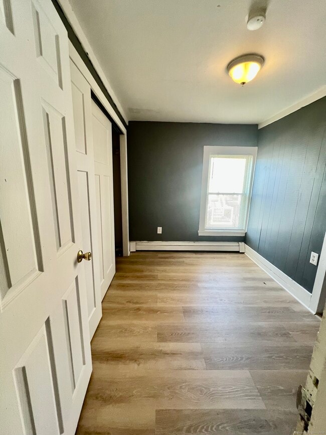 Building Photo - 10 Russell St