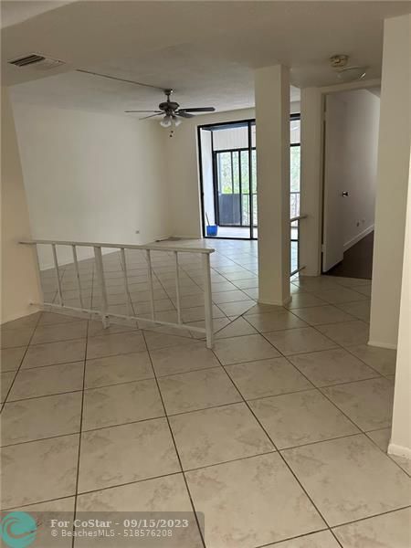 Building Photo - 3730 Inverrary Dr