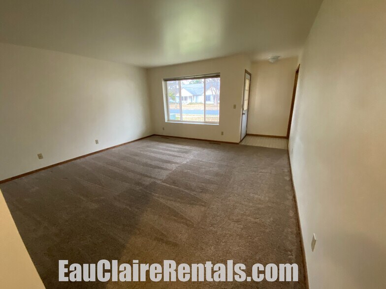 Living Room - 2265 Frank St