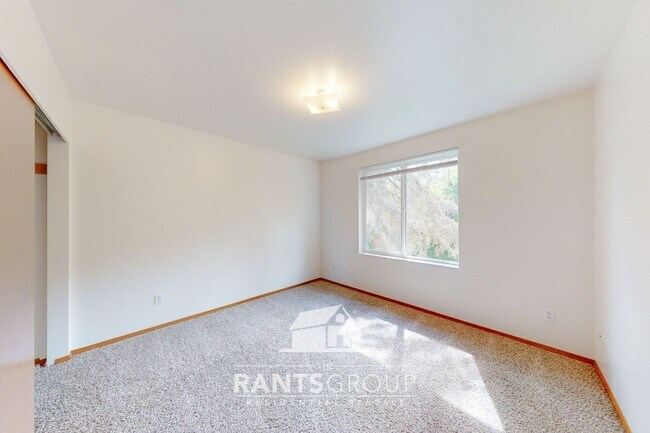 Building Photo - 811 S 3rd Ave SW