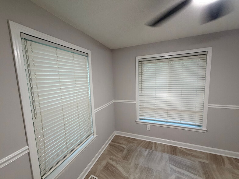 Building Photo - Room in House on Cox Mill Rd