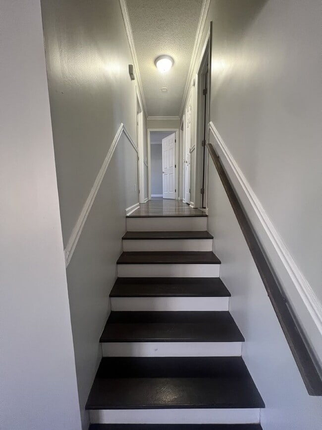 Building Photo - Charming 3 Bed, 1.5 Bath Rental Home on St...