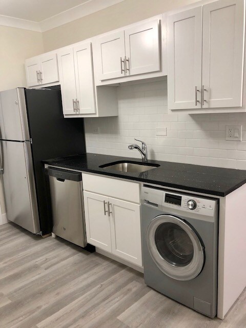 Building Photo - 1417 W Hutchinson St