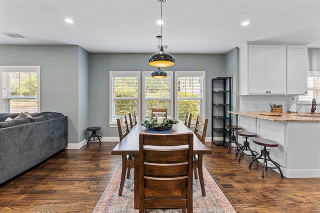 Building Photo - 607 S Alamo St