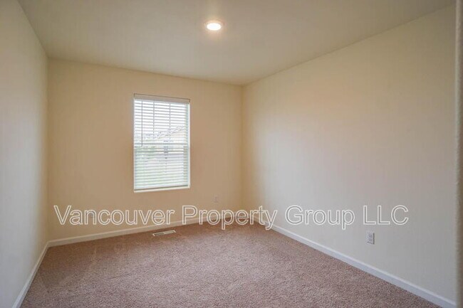 Building Photo - 1425 W 16th Ave