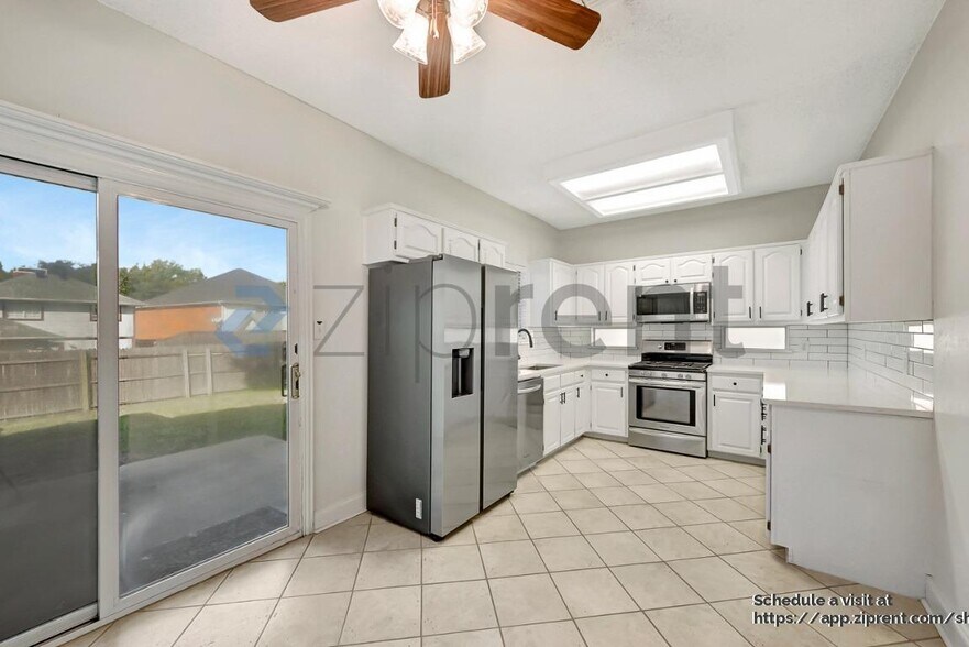 Building Photo - 2111 Daniel Way