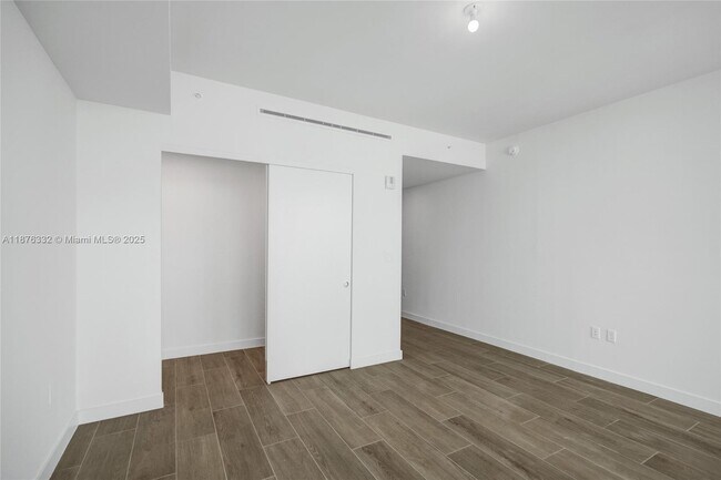 Building Photo - 900 N Ocean Blvd