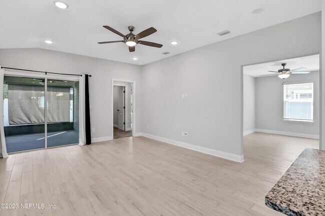 Building Photo - 212 Ruskin Dr