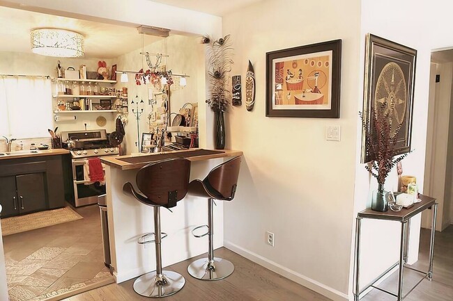 Building Photo - 1720 E 2nd St