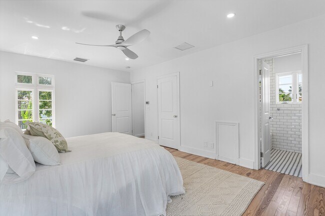 Building Photo - 306 Cordova Rd