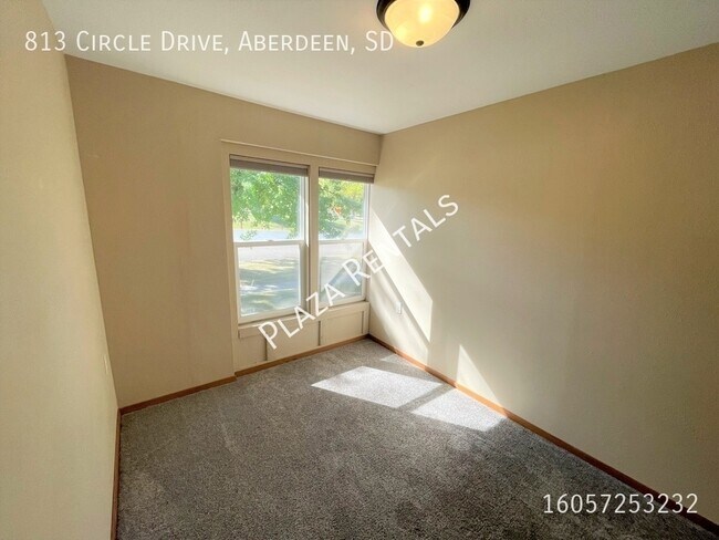 Building Photo - 213 13th Ave E