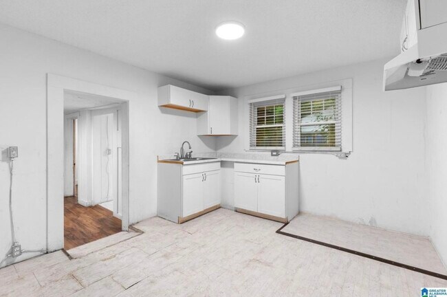 Building Photo - 408 5th Place Pratt