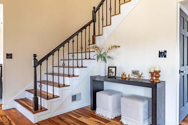 Building Photo - 9885 Belmont Ct