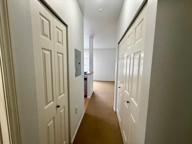 Building Photo - Bokara By The Lake Condo - Renton