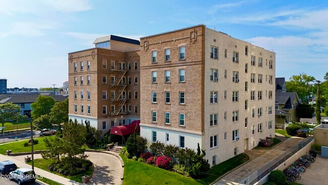 Building Photo - 500 Deal Lake Dr