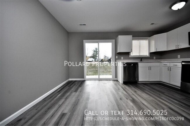 Building Photo - 210 Arlington Way