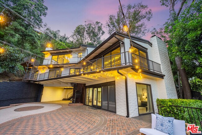 Building Photo - 9305 Beverlycrest Dr