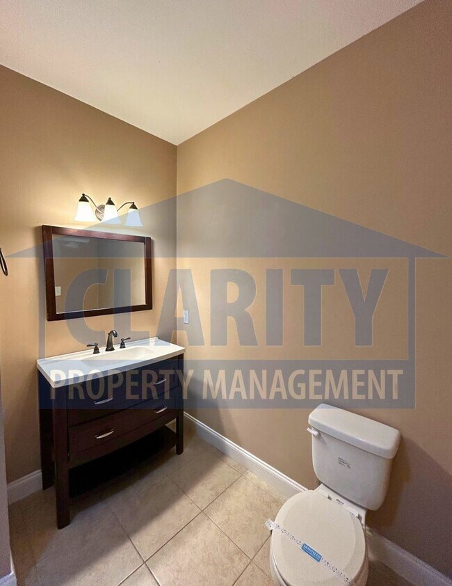 Building Photo - Single-level two bedroom townhome!