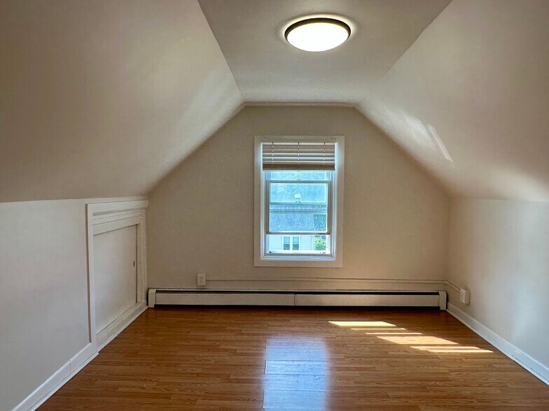 Front Bedroom - 60 Morrissee Ave