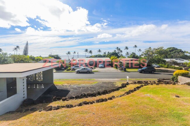 Building Photo - Lower Waialae Iki 3 Bedroom, 2 Bath Single...