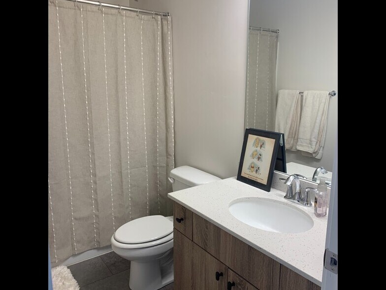 Building Photo - 271 W 590 N