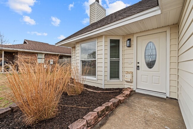 Building Photo - 505 Carrie Ln