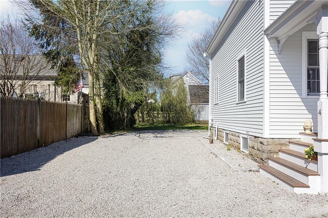 Building Photo - 4 Gladding Ct