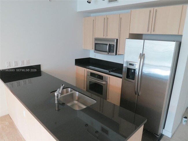 Building Photo - 1111 SW 1st Ave